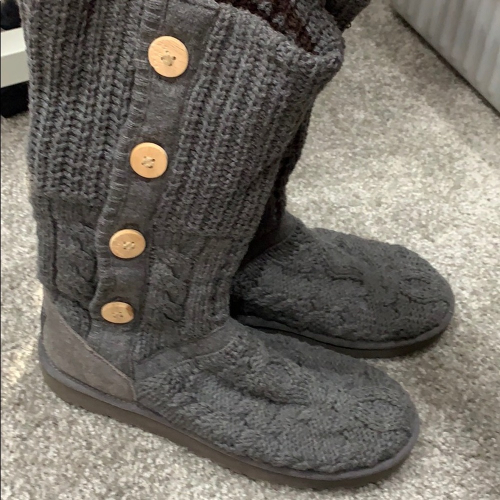 Knitted ugg boots